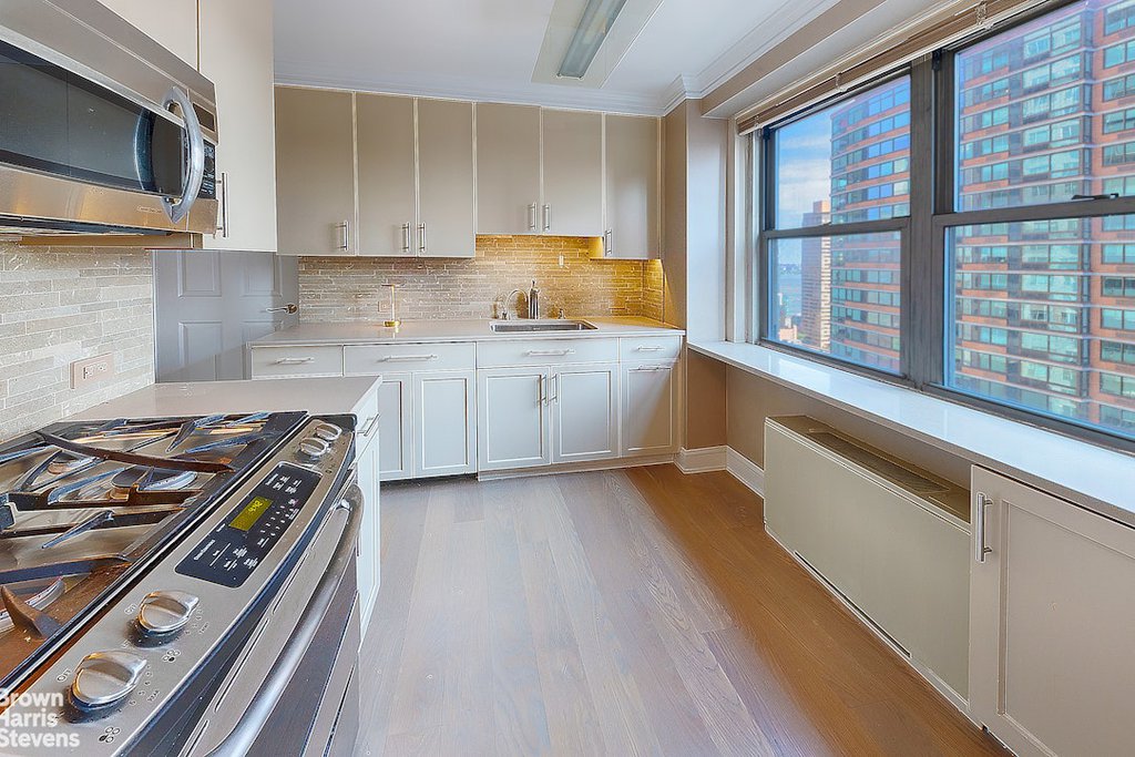300 East 40th Street, Unit 21R photo 3