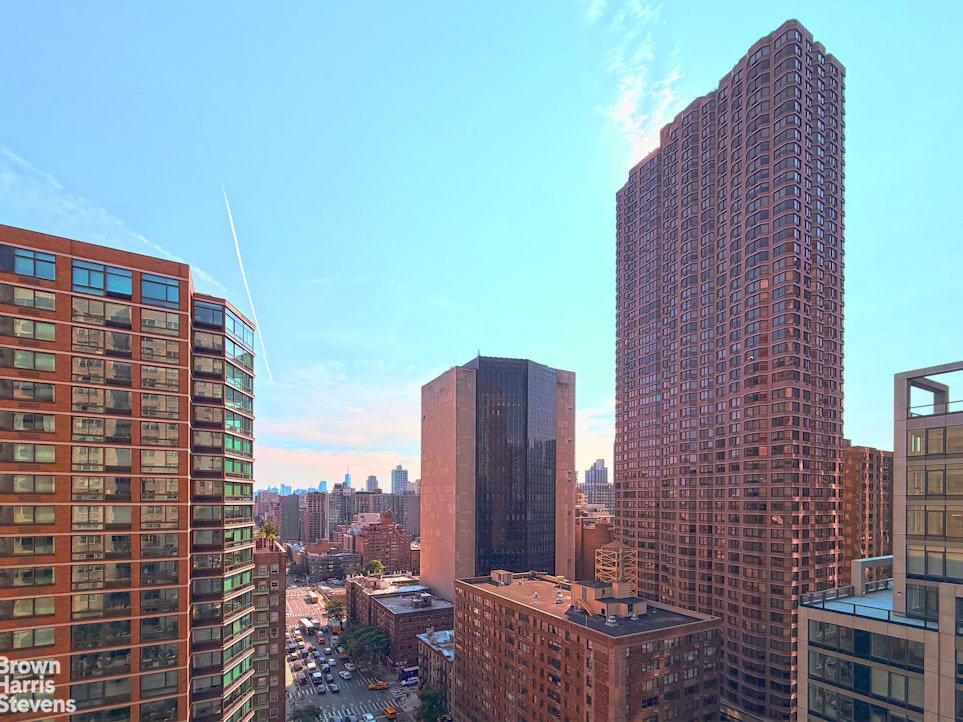 300 East 40th Street, Unit 21R photo 10