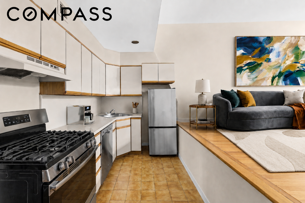 450 Clinton Street, Unit 4D photo 2