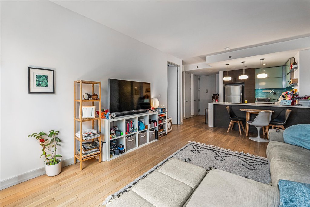 21-45 44th Drive, Unit 2G
