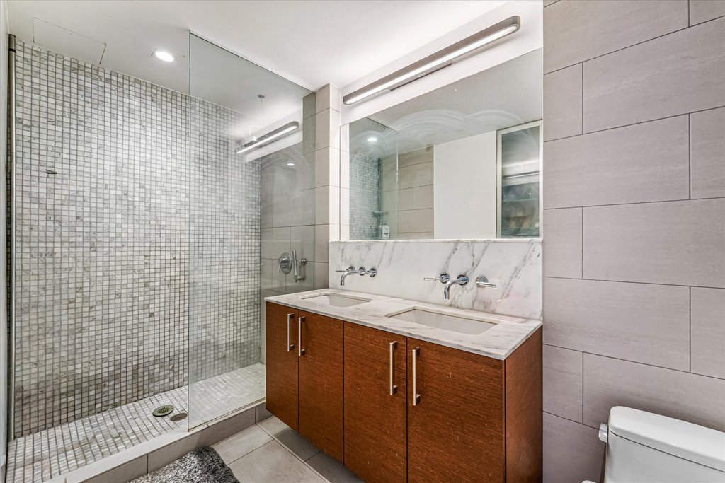 21-45 44th Drive, Unit 2G photo 5