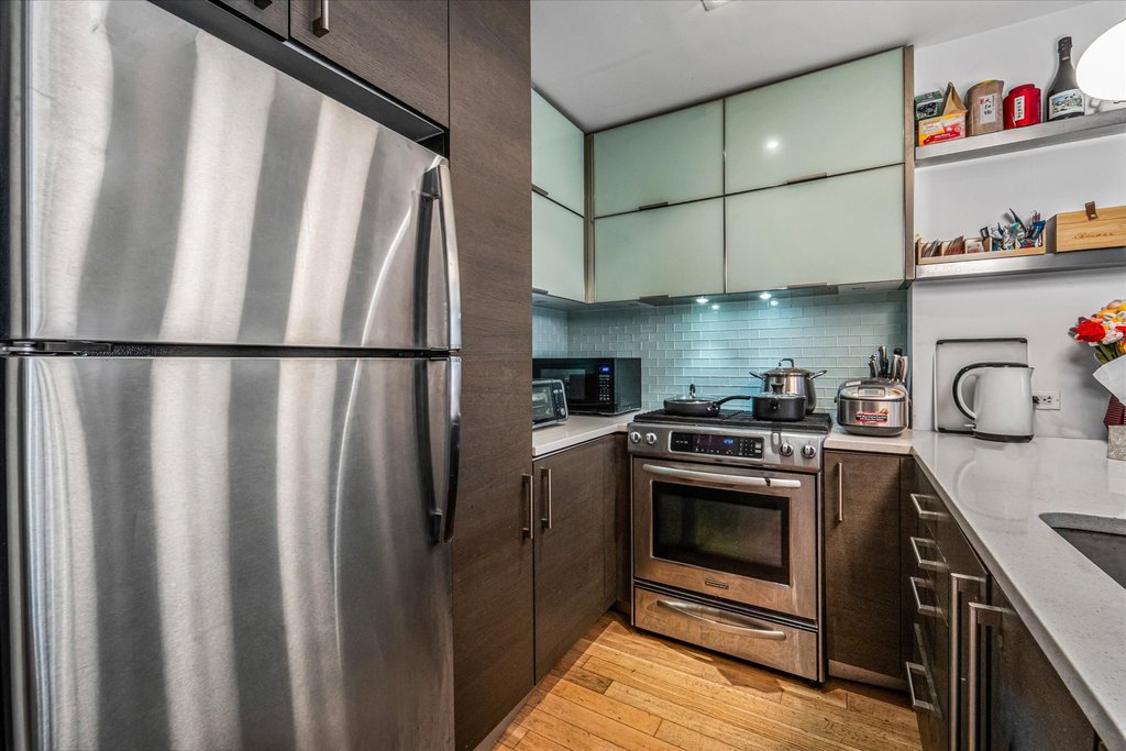 21-45 44th Drive, Unit 2G photo 6