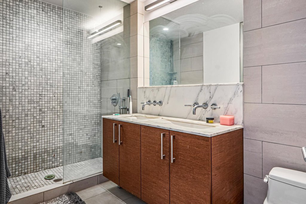 21-45 44th Drive, Unit 2G photo 8