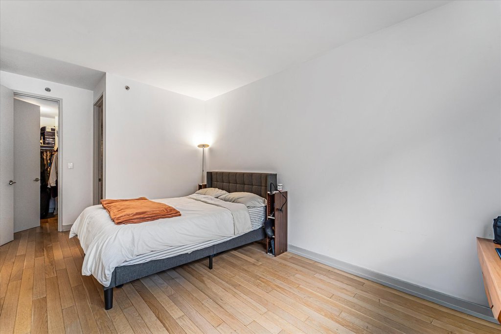 21-45 44th Drive, Unit 2G photo 9