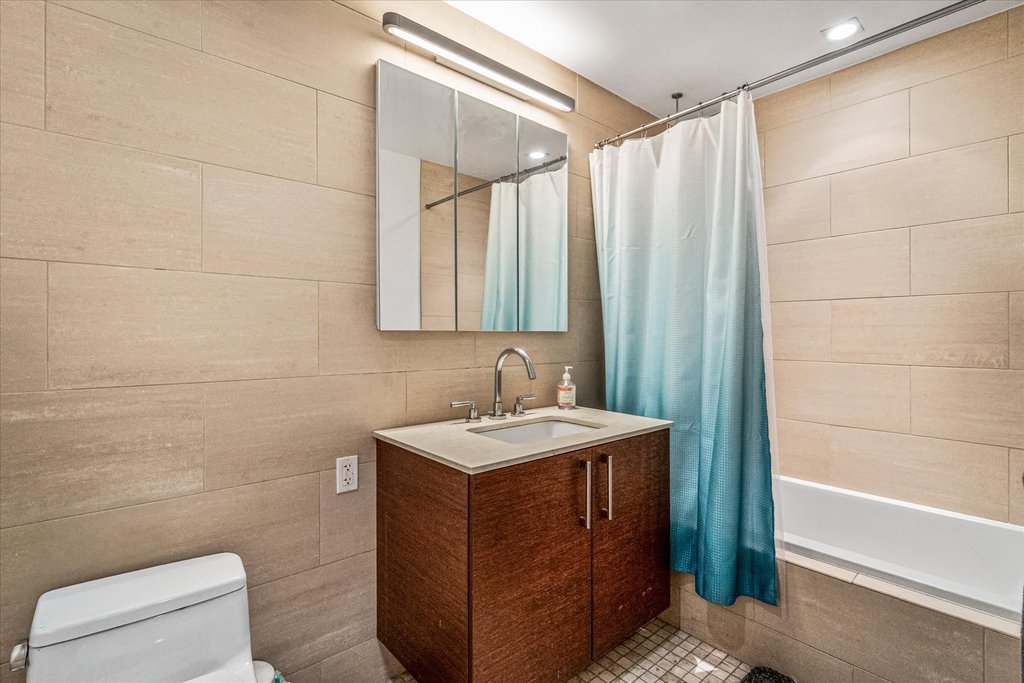 21-45 44th Drive, Unit 2G photo 16