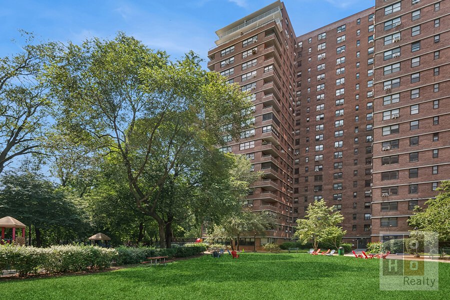385 Grand Street, Unit L1606 photo 13