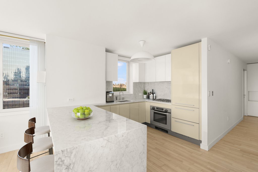 322 West 57th Street, Unit 33H photo 4