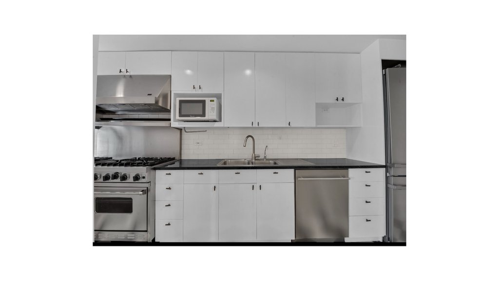 162 West 56th Street, Unit 1105 photo 4