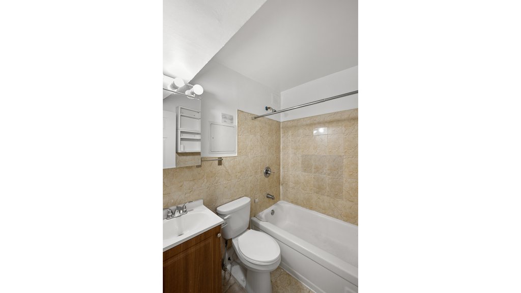 222 First Avenue, Unit 3C photo 4