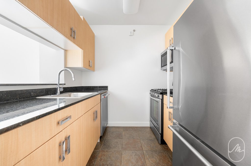 561 Tenth Avenue, Unit 33F photo 5