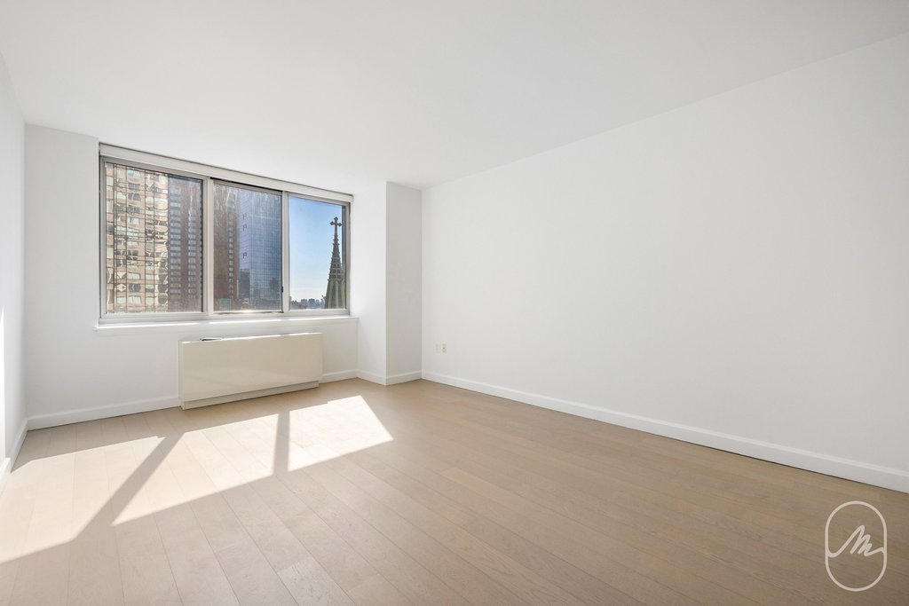 561 Tenth Avenue, Unit 33F photo 6