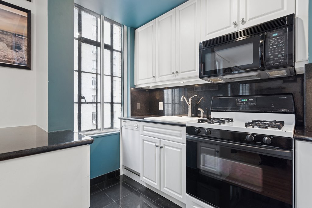 333 West 56th Street, Unit 9L photo 5