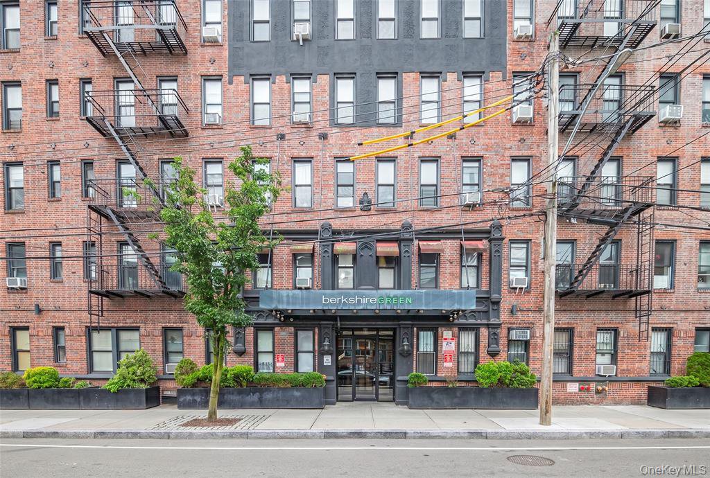 42-22 Ketcham Street, Unit D21