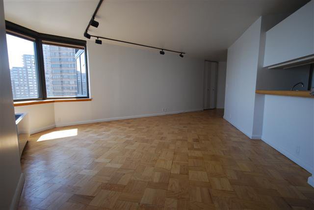 415 East 37th Street, Unit 15D photo 2