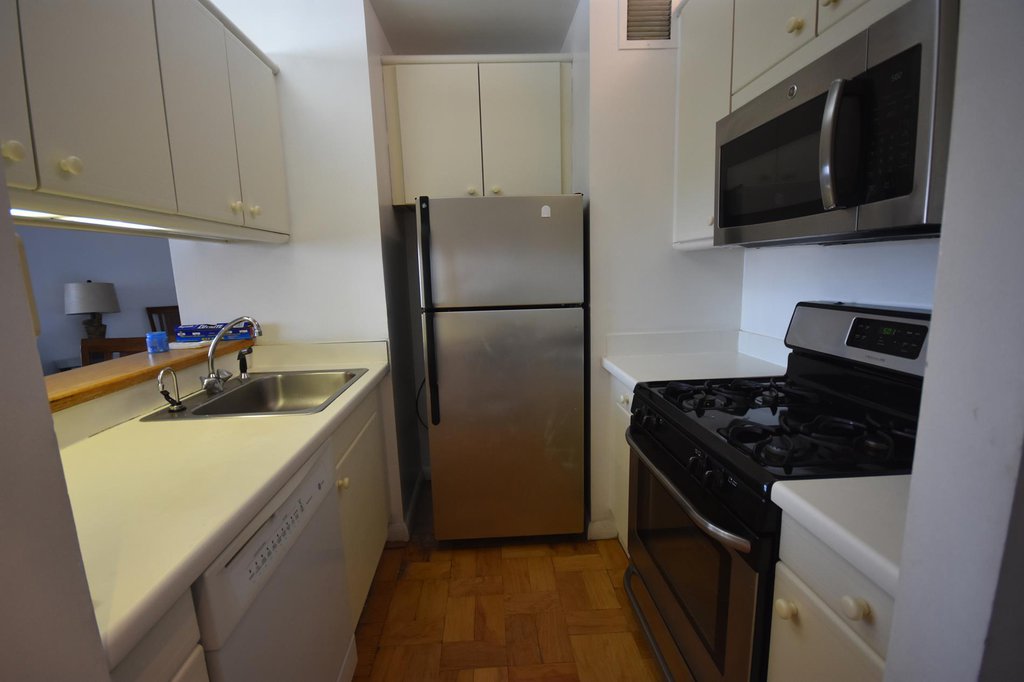 415 East 37th Street, Unit 15D photo 3