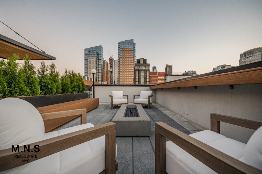 260 Gold Street, Unit 104 photo 13