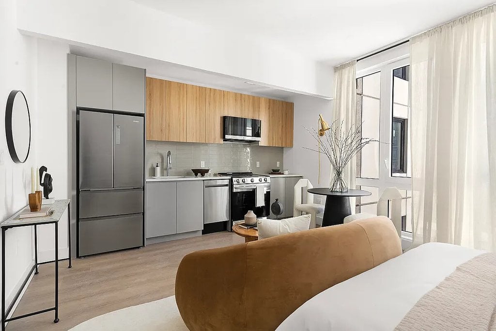 4-34 26th Avenue, Unit 211