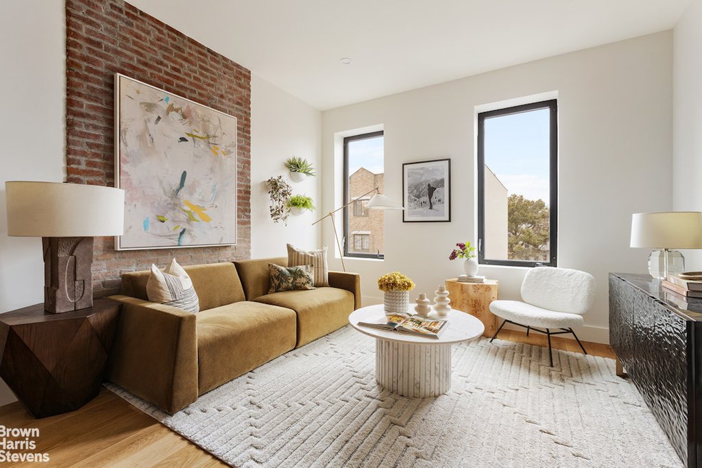 212 Huron Street, Unit 2