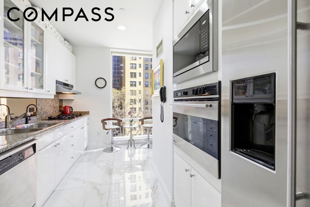 845 United Nations Plaza, Unit 6A photo 8