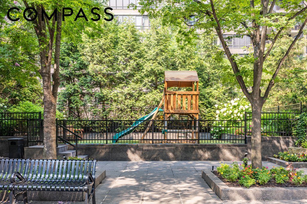 845 United Nations Plaza, Unit 6A photo 35