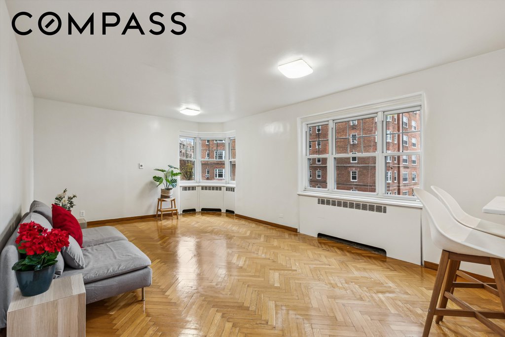 140 Cabrini Boulevard, Unit 23 photo 2