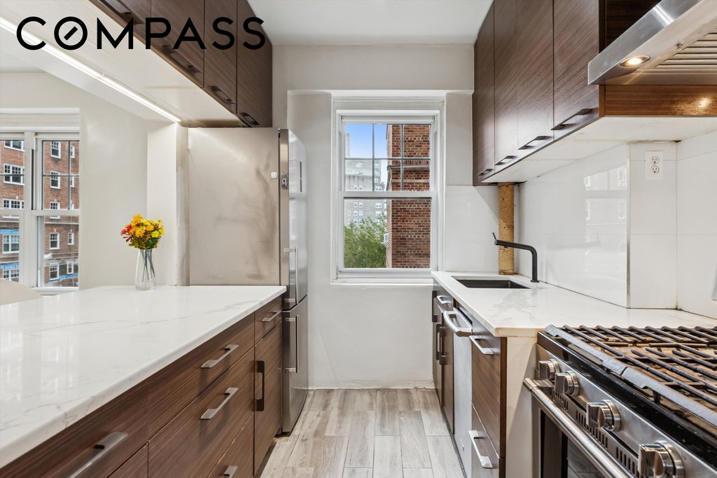 140 Cabrini Boulevard, Unit 23 photo 9