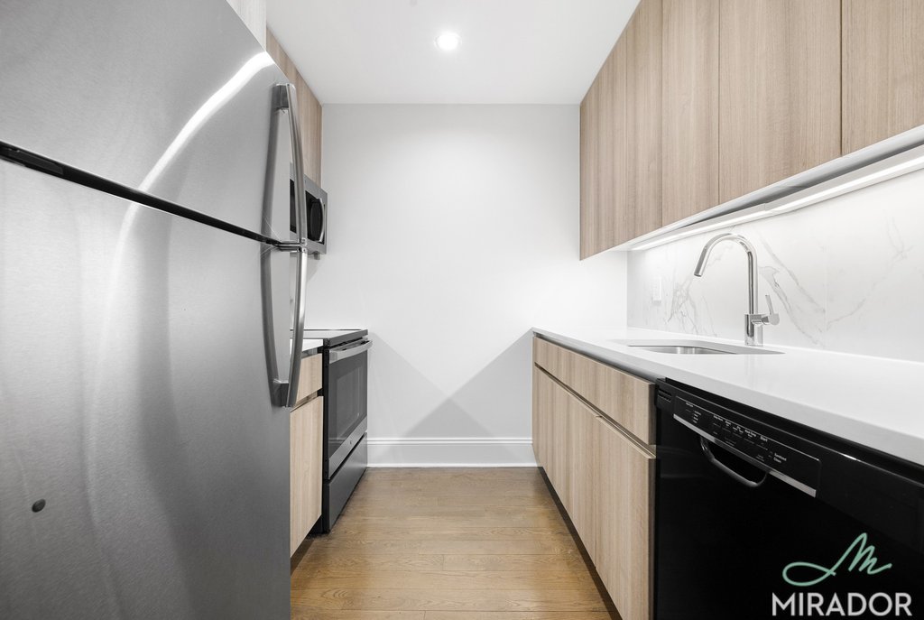 15 Park Row, Unit 23G photo 3