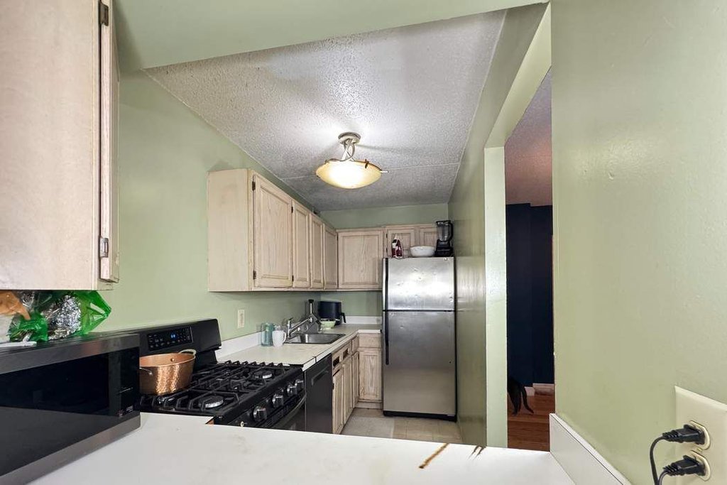 1919 Madison Avenue, Unit 202 photo 3