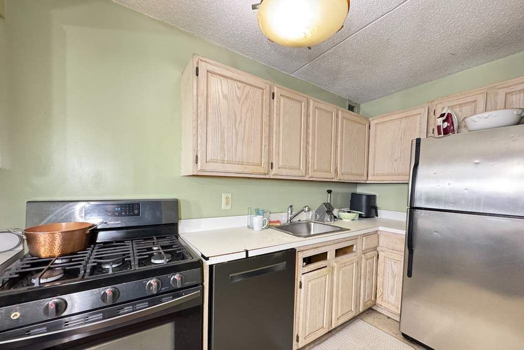 1919 Madison Avenue, Unit 202 photo 4
