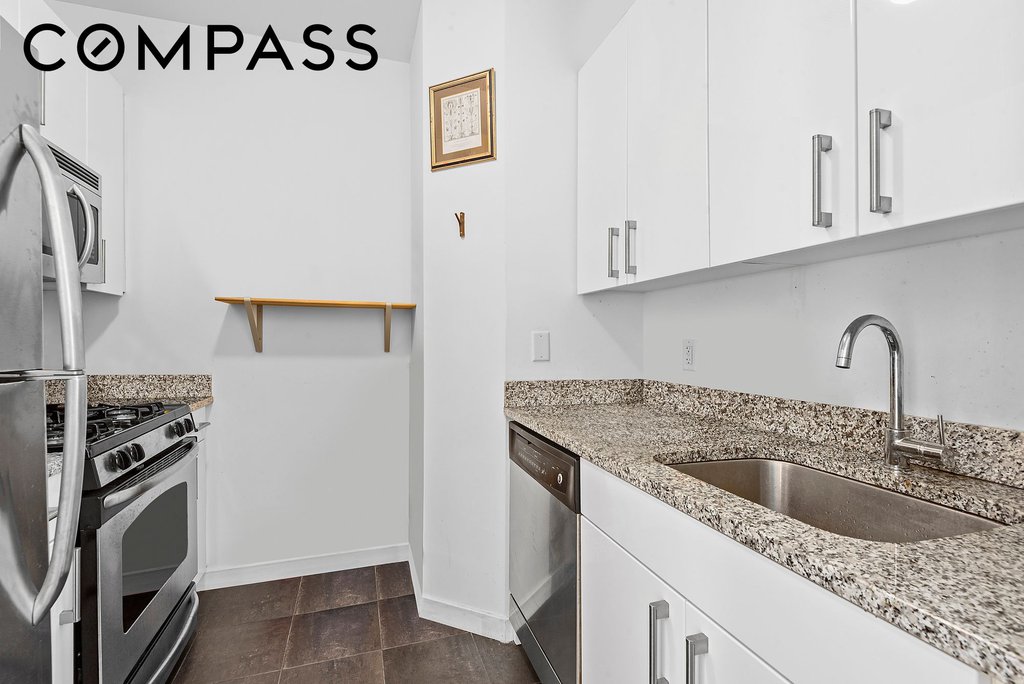 184 Kent Avenue, Unit D408 photo 4