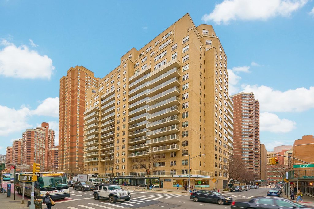305 East 24th Street, Unit 8H photo 9