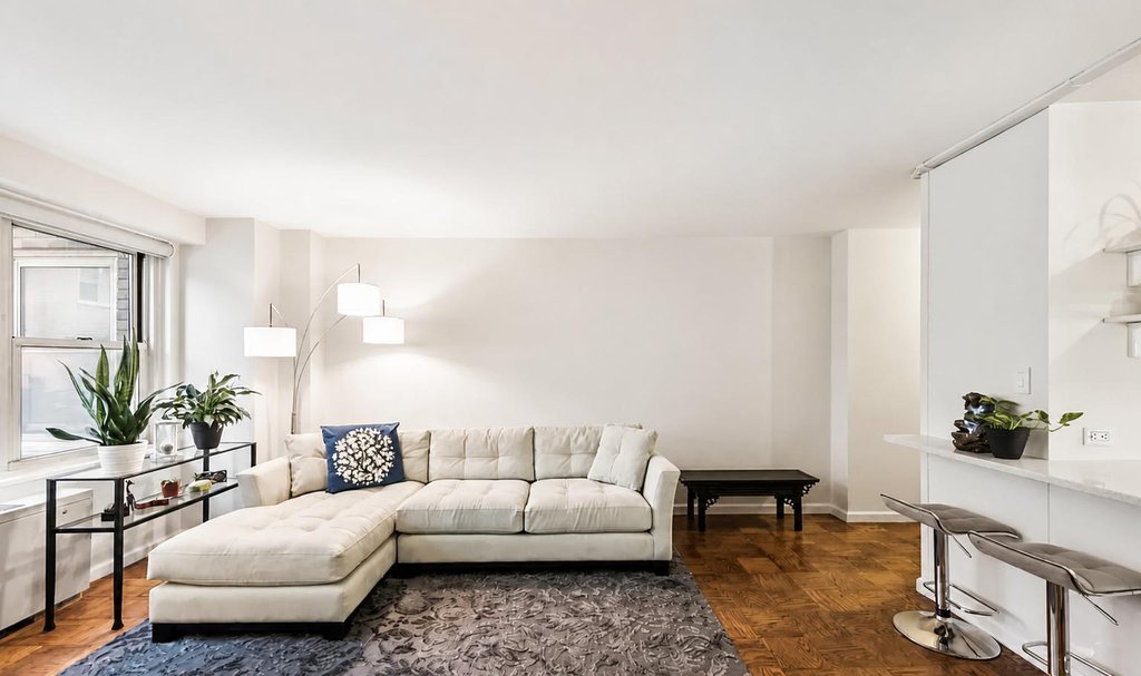 305 East 24th Street, Unit 8H photo 2