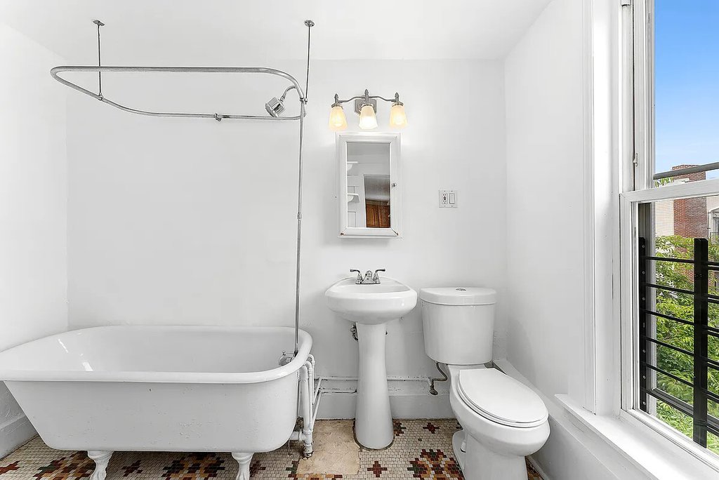 10-13 47th Avenue, Unit 3