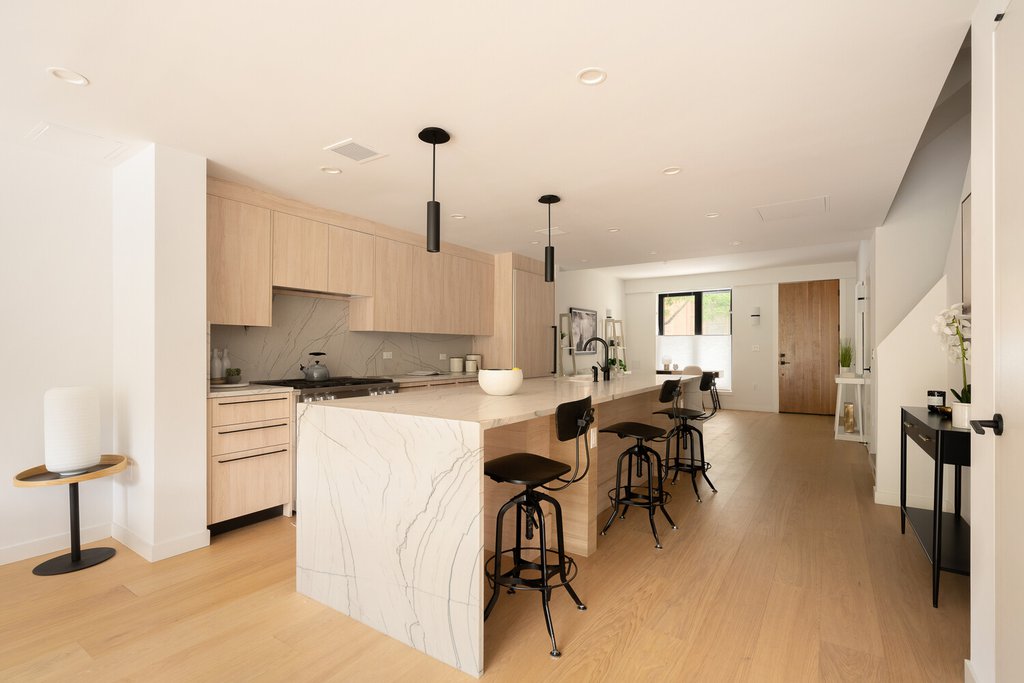 28 Huntington Street – For Sale photo 3