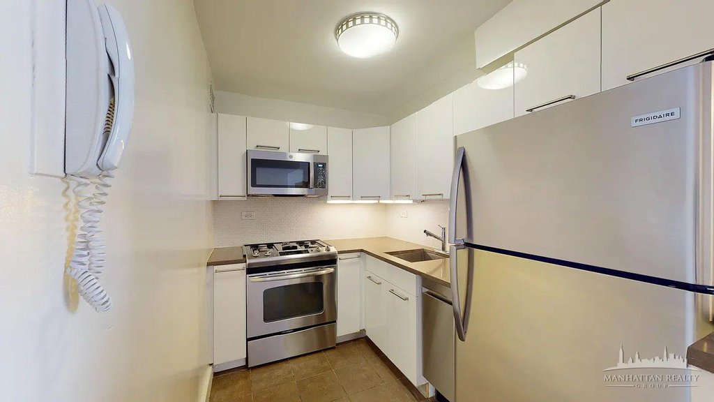220 EAST 63rd Street, Unit 2K photo 2