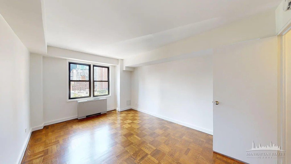 220 EAST 63rd Street, Unit 2K photo 4