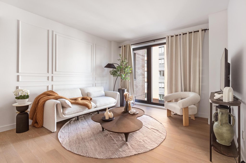 500 West 45th Street, Unit 201