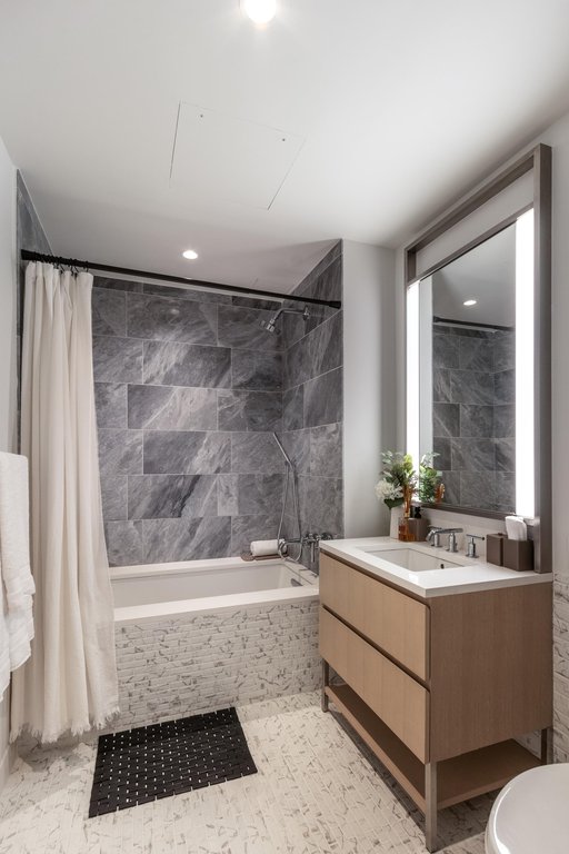 500 West 45th Street, Unit 201 photo 4