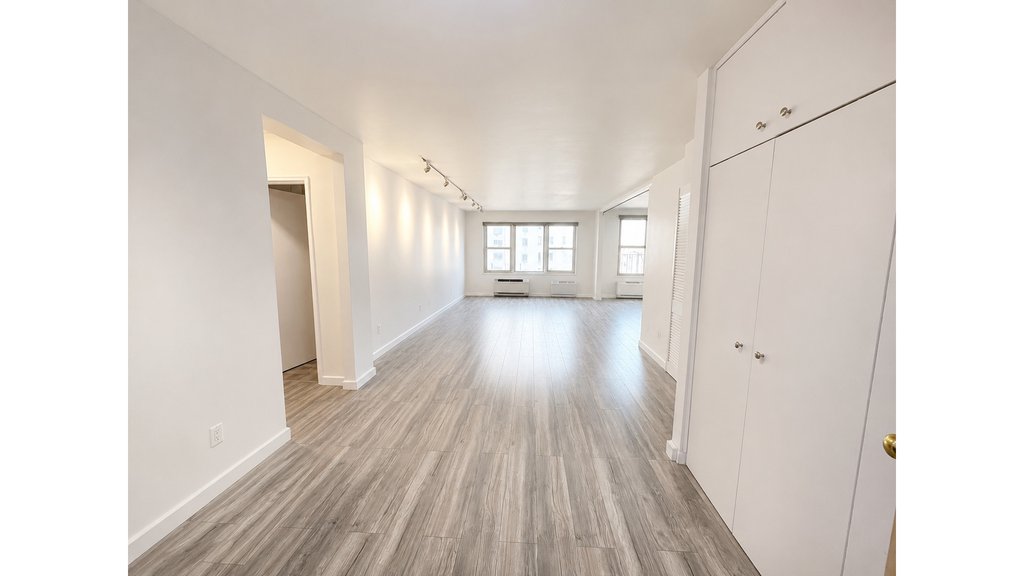 140 Seventh Avenue, Unit 7E photo 2