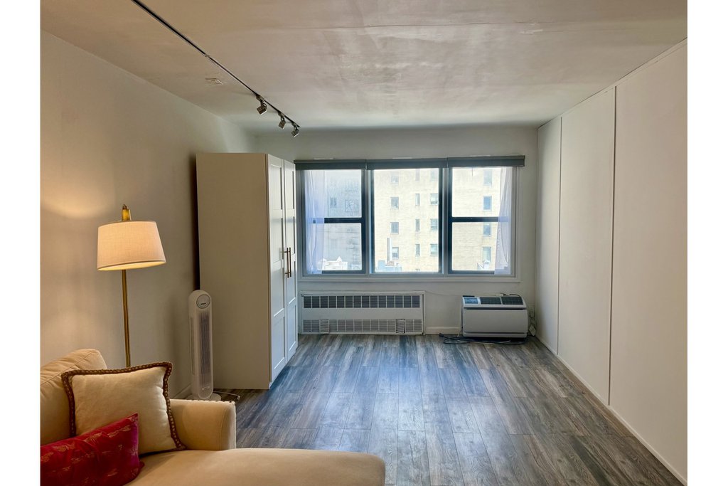 140 Seventh Avenue, Unit 7E photo 4