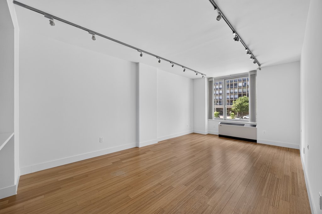 303 East 33rd Street, Unit 3G photo 2