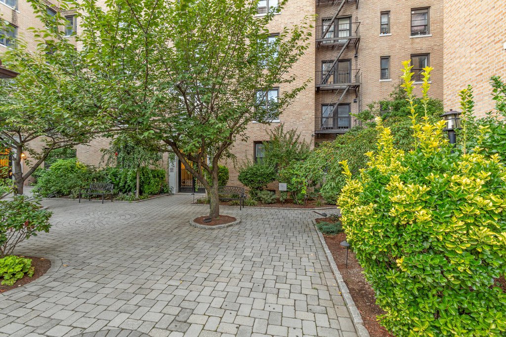 148-09 Northern Boulevard, Unit 2J photo 9