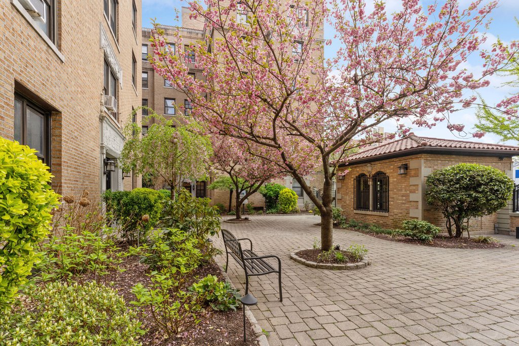 148-09 Northern Boulevard, Unit 2J photo 12