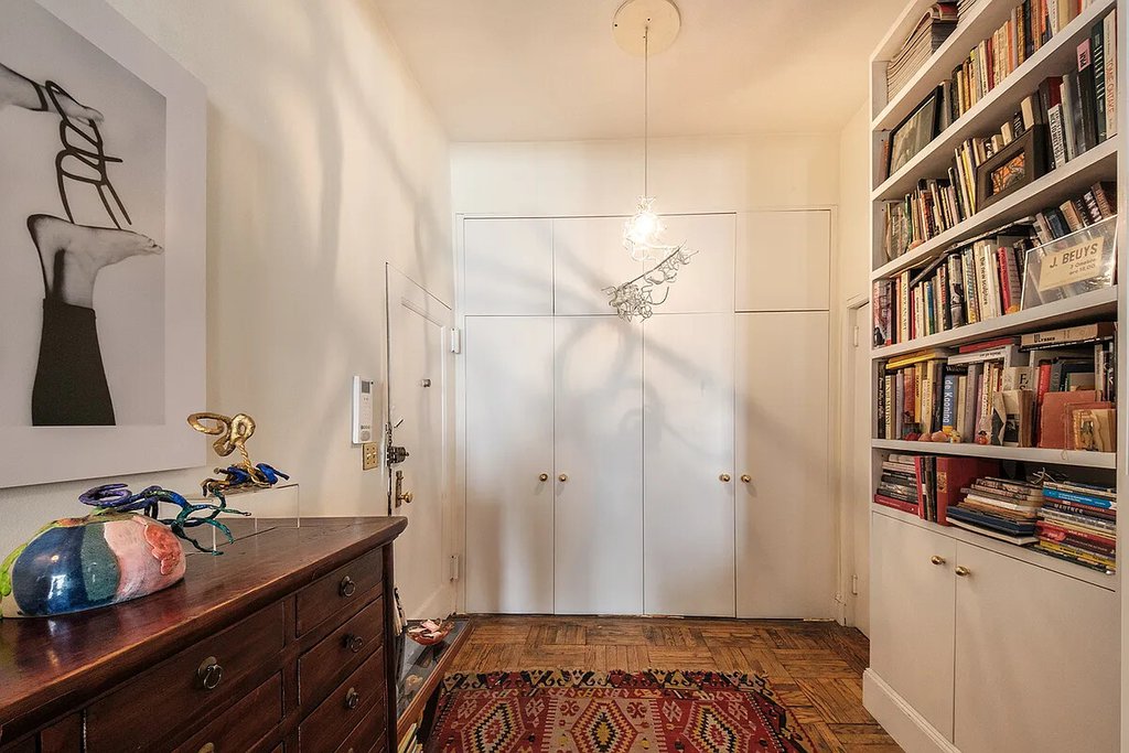 25 East 69th Street, Unit 5T photo 8