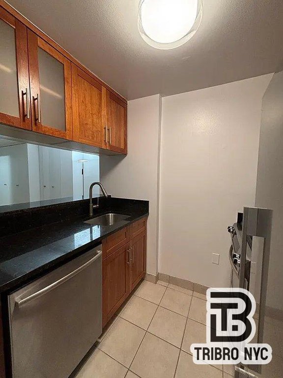 101 West 55th Street, Unit 12 photo 3