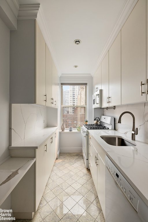 419 East 57th Street, Unit 13B photo 5