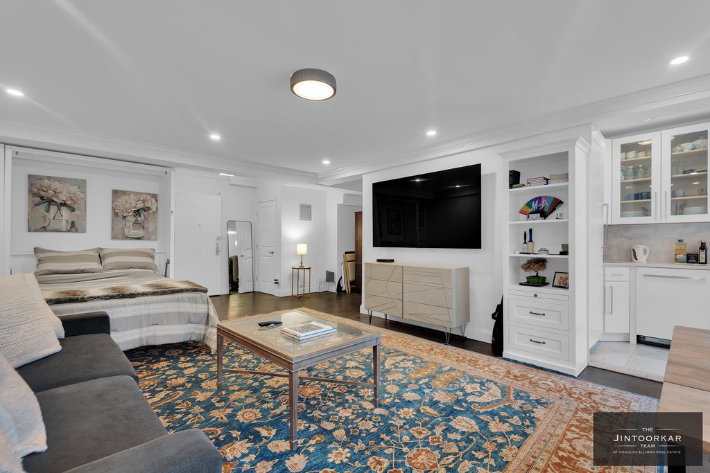 45 West 54th Street, Unit 7D photo 2