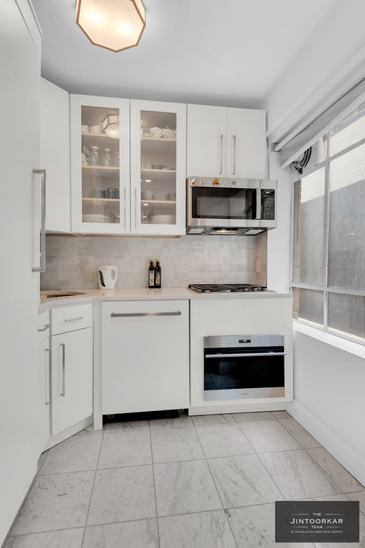 45 West 54th Street, Unit 7D photo 3