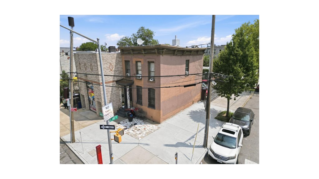 320 Jackson Avenue