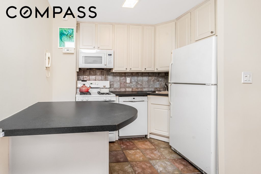 5800 Arlington Avenue, Unit 19O photo 3